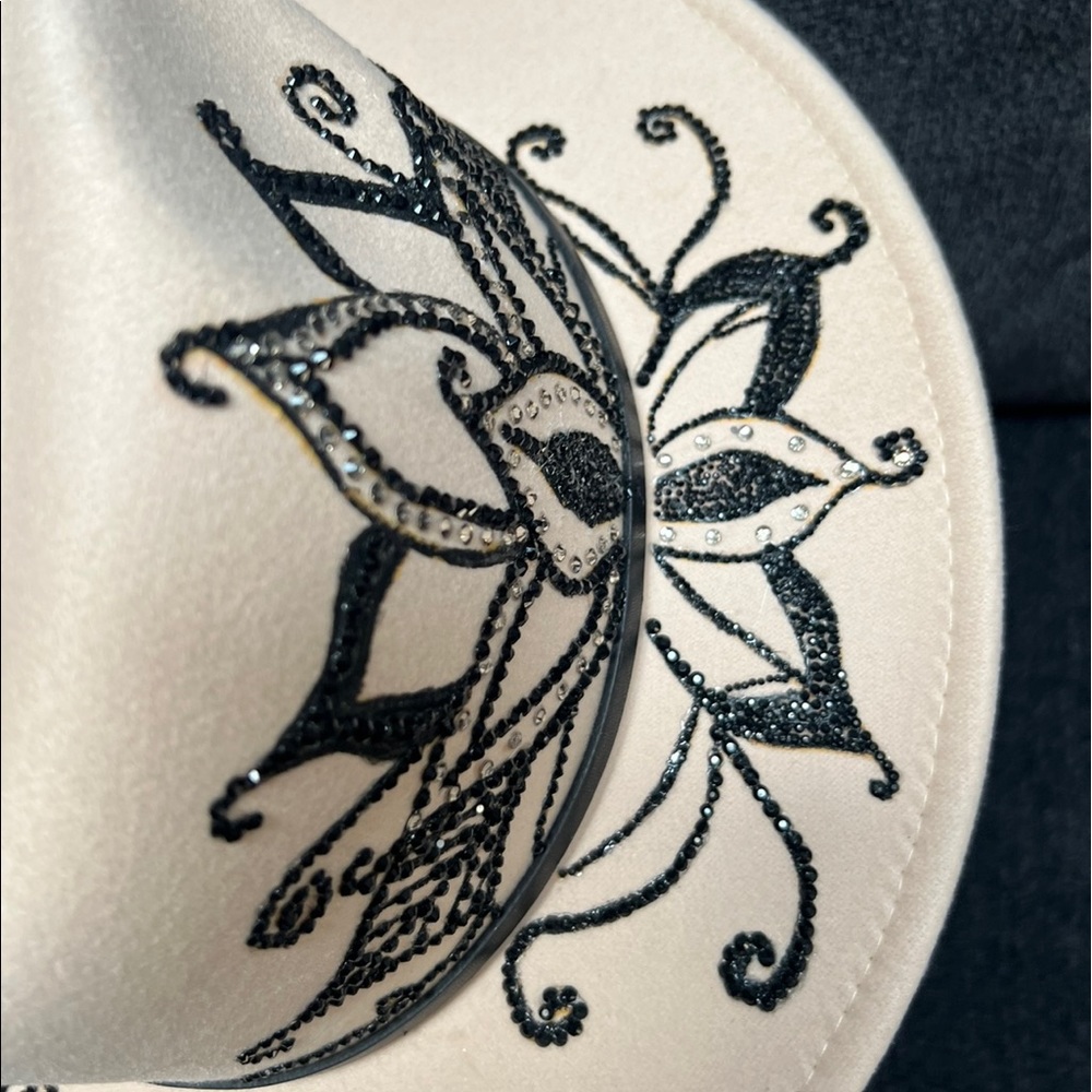 BEUTIFUL HAND MASE HATS